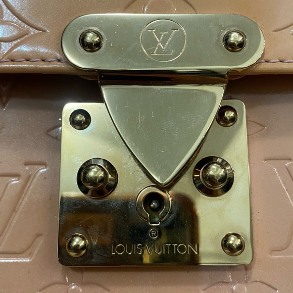 Authentic Louis Vuitton Monogram Vernis Spring Street Shoulder Bag - Picture 4 of 14